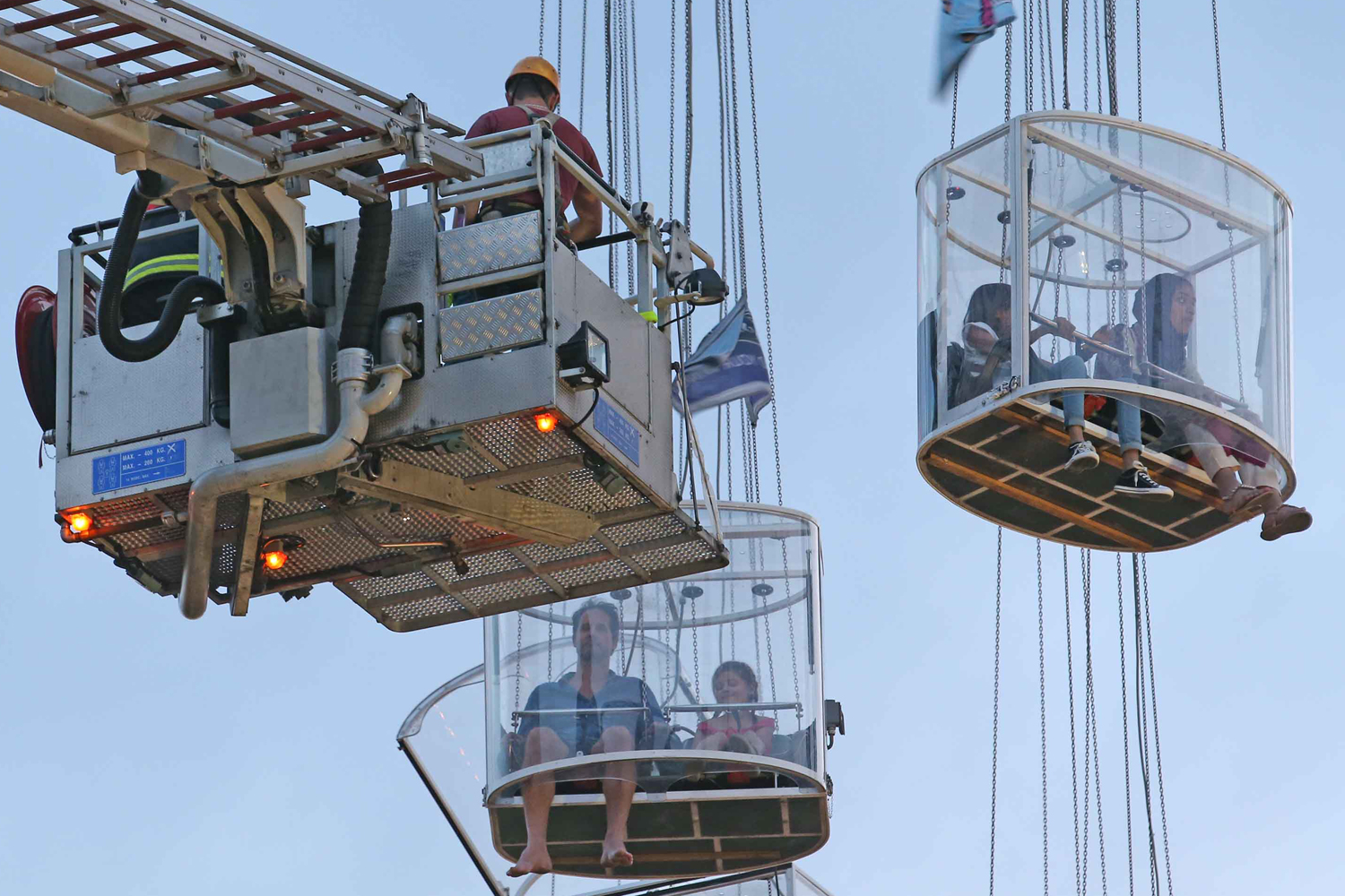 Terror of tourists stuck 65ft in the air on Southbank Starflyer ride