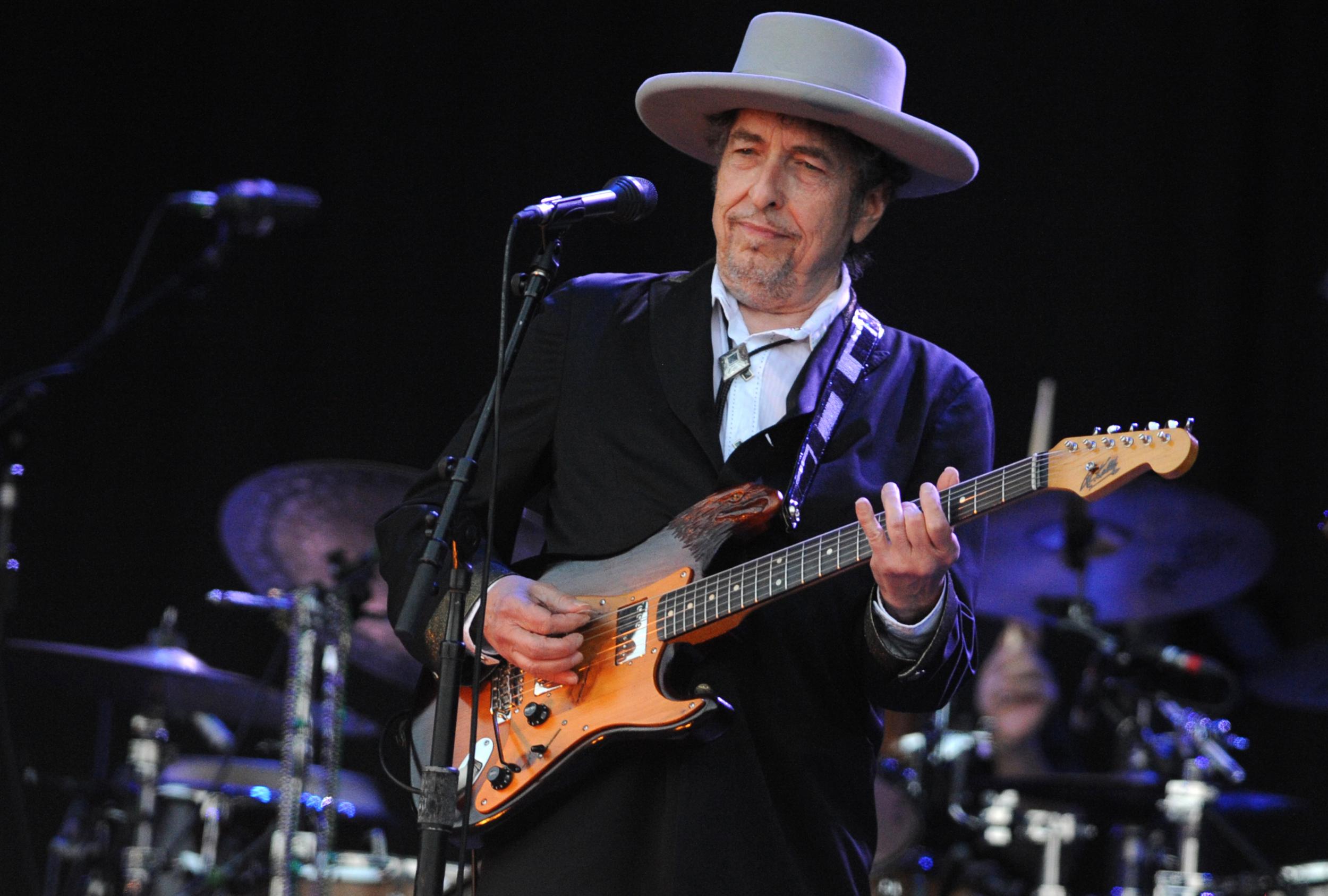 Bob Dylan will finally accept Nobel Prize for Literature in Stockholm