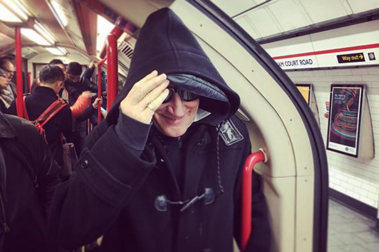 Downtown Train: Sir Rod goes incognito on Tube to how own gig at O2