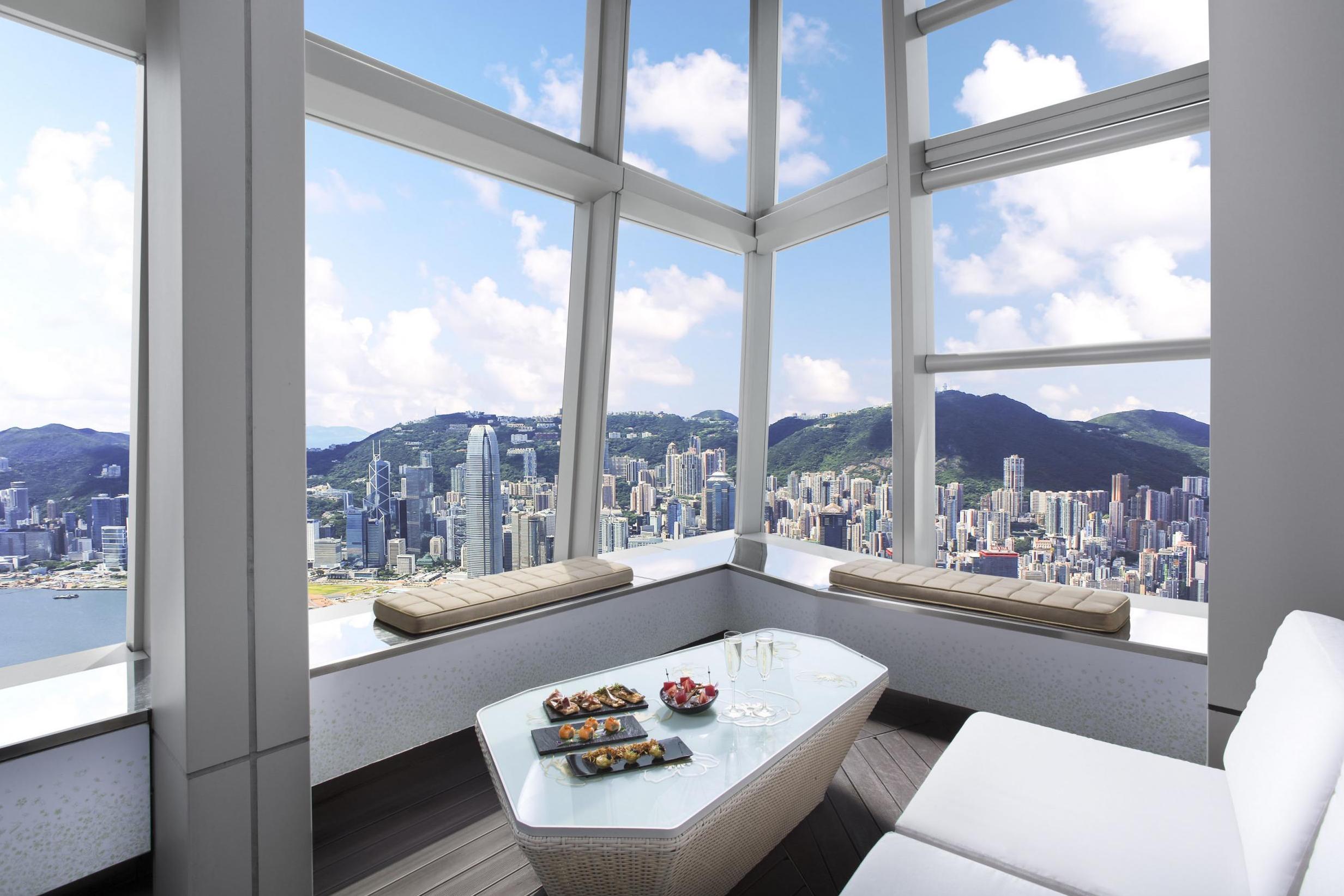 10 reasons why you should visit Hong Kong in 2017