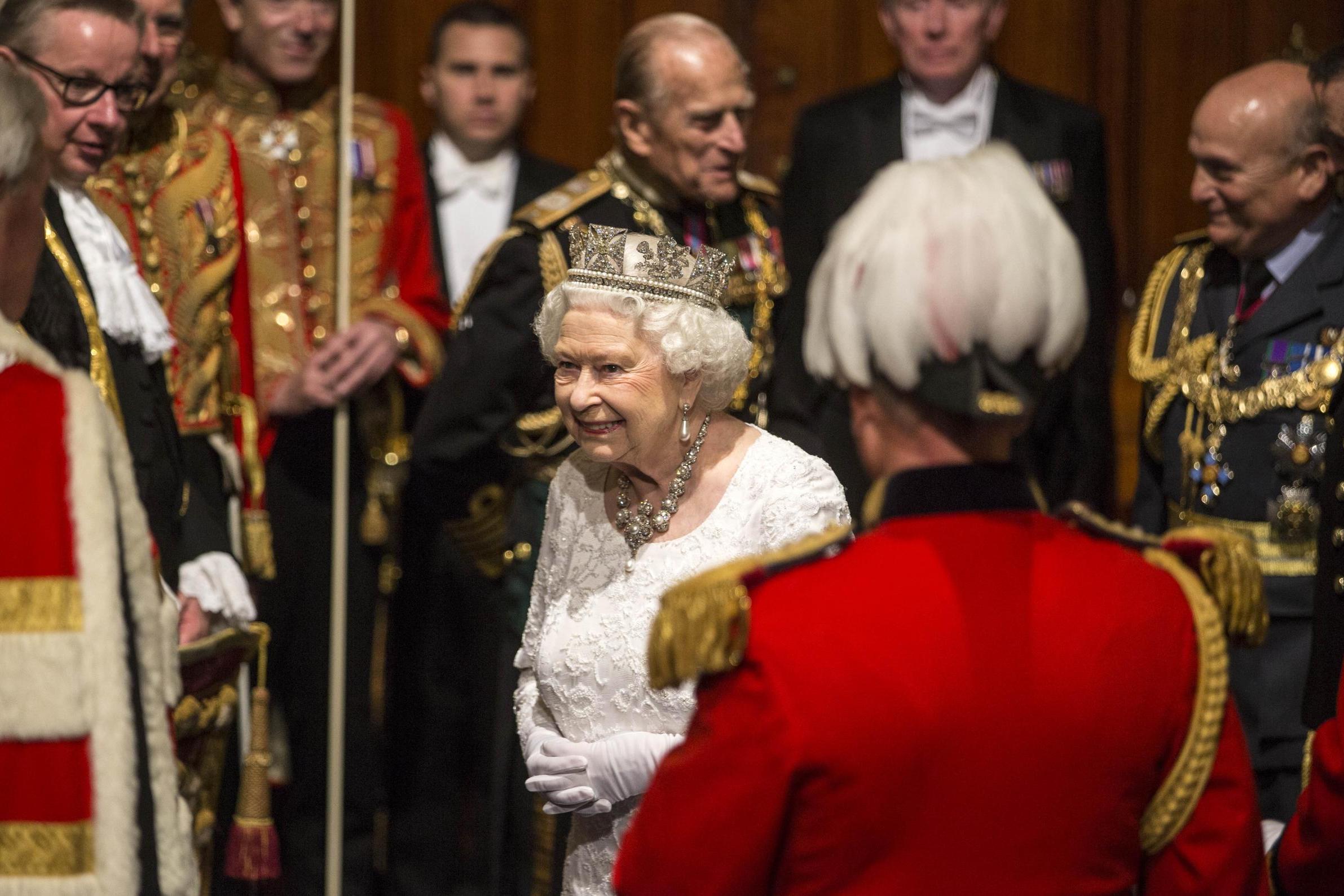 Queen's speech rescheduled amid frantic DUP talks