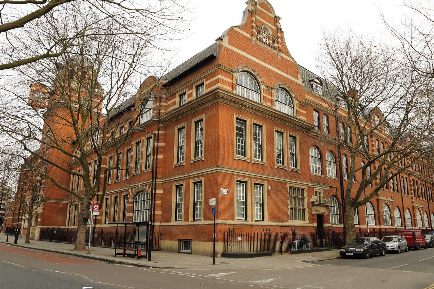 Masked thugs 'threaten to behead Israeli professor' at City University
