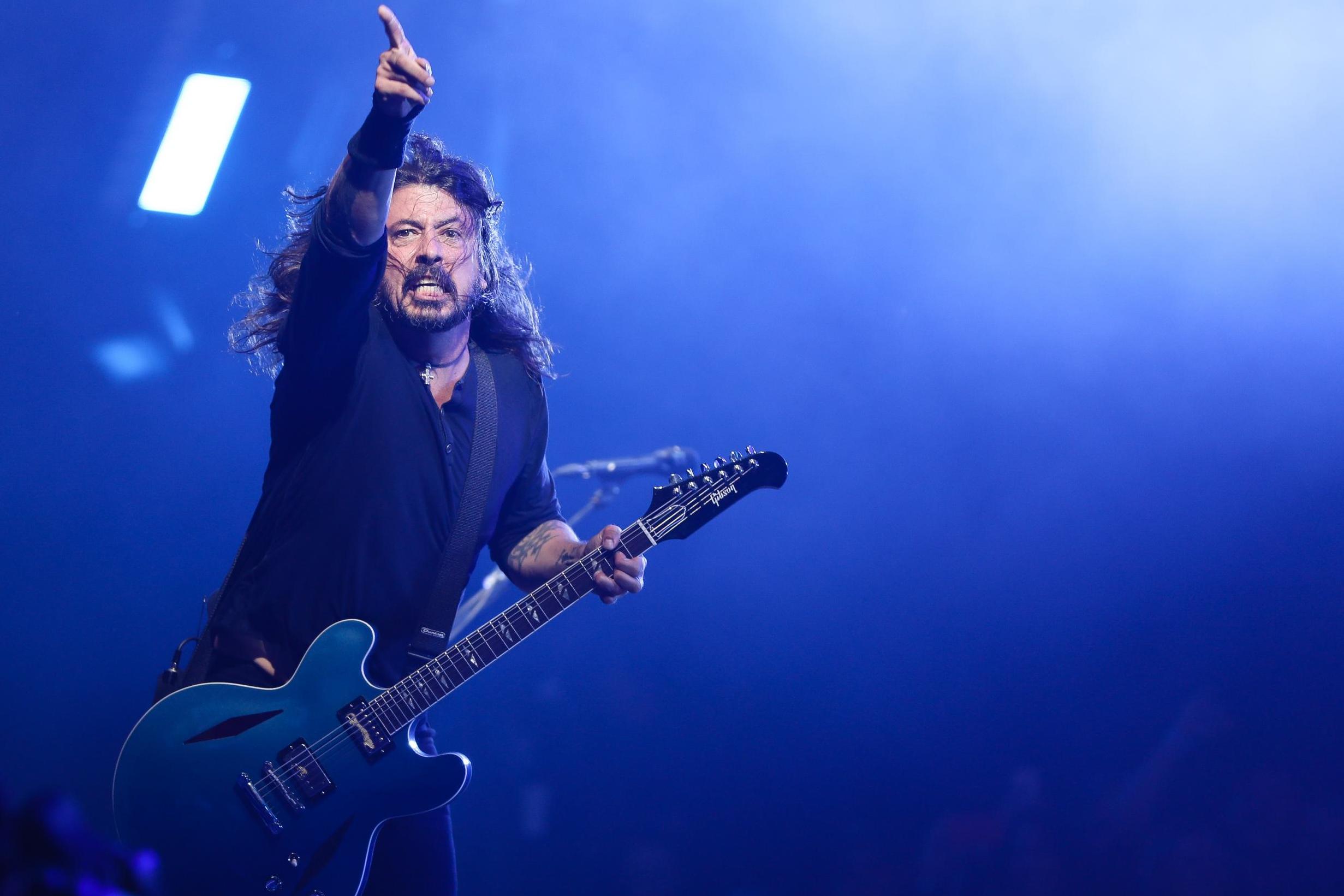 Dave Grohl falls off stage AGAIN after grabbing a beer at Foo Fighters gig