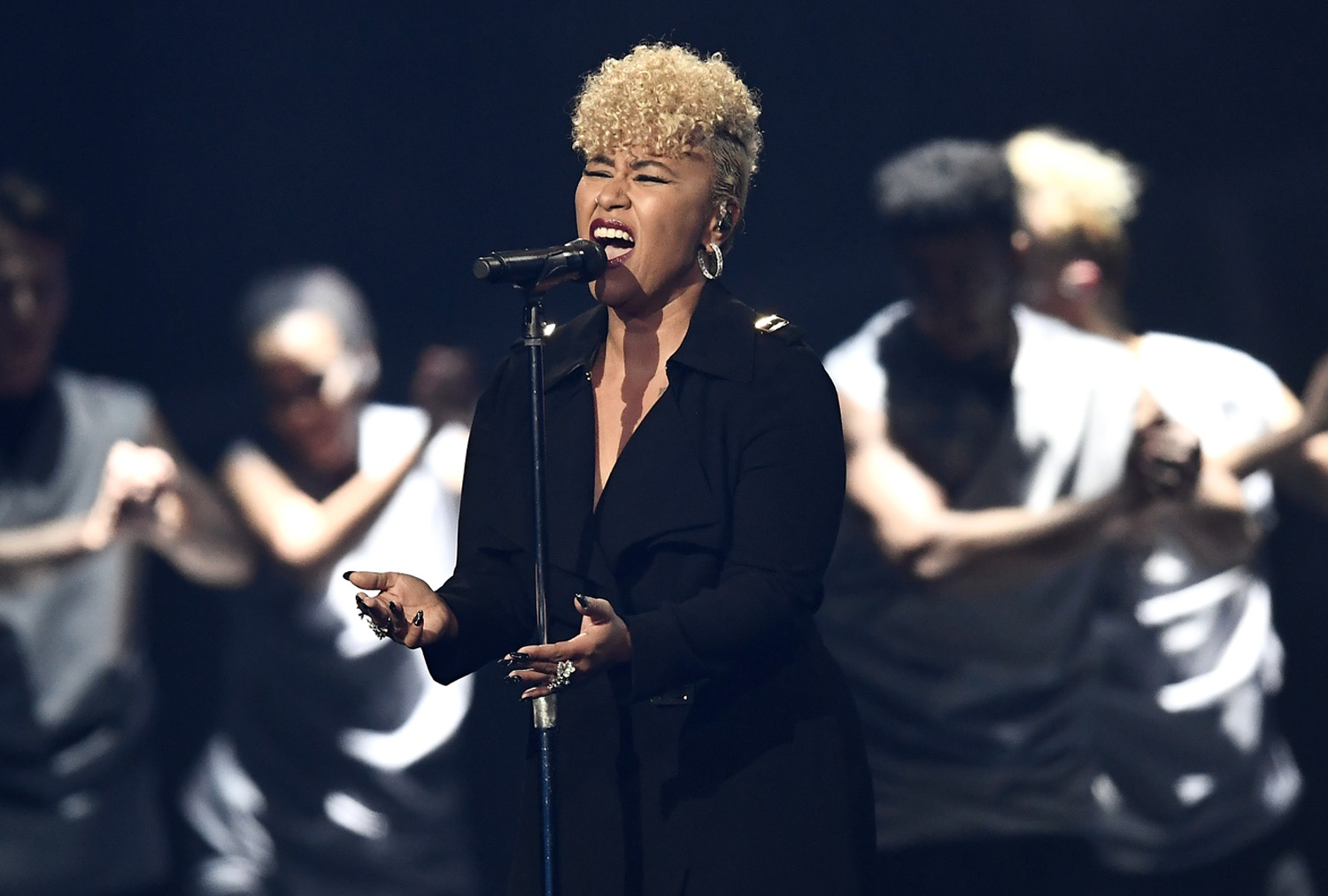 Emeli Sandé talks meeting the Queen and being in a good place