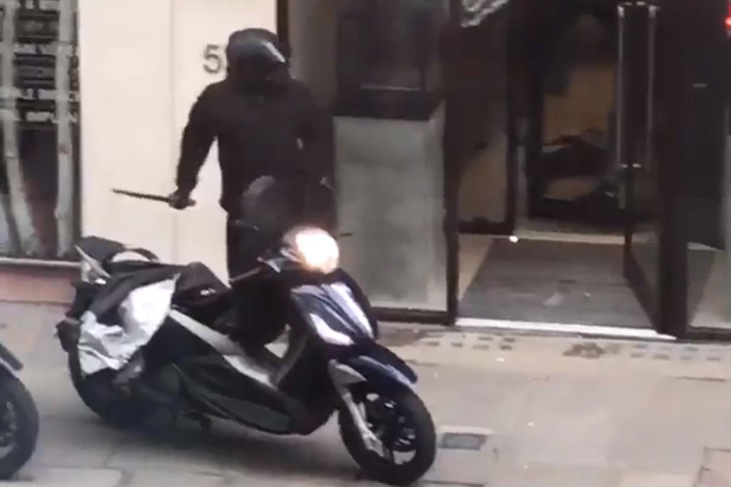 Gang armed with samurai sword and machetes in raid on City watch shop