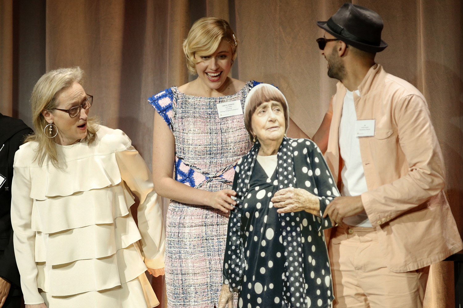 Meryl Streep rubs shoulders with cardboard cut-outs at Oscars luncheon