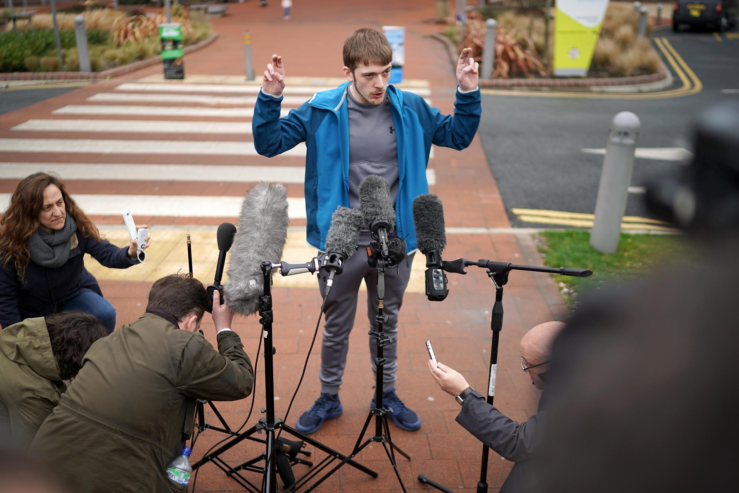 Alfie Evans' dad tries to prosecute doctors for 'conspiracy to murder'