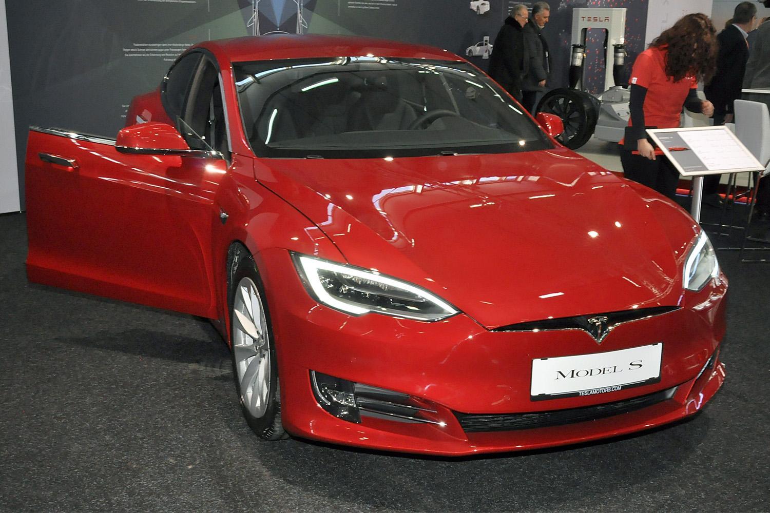 Elon Musk admits: Tesla shares could get ‘crushed like a soufflé’