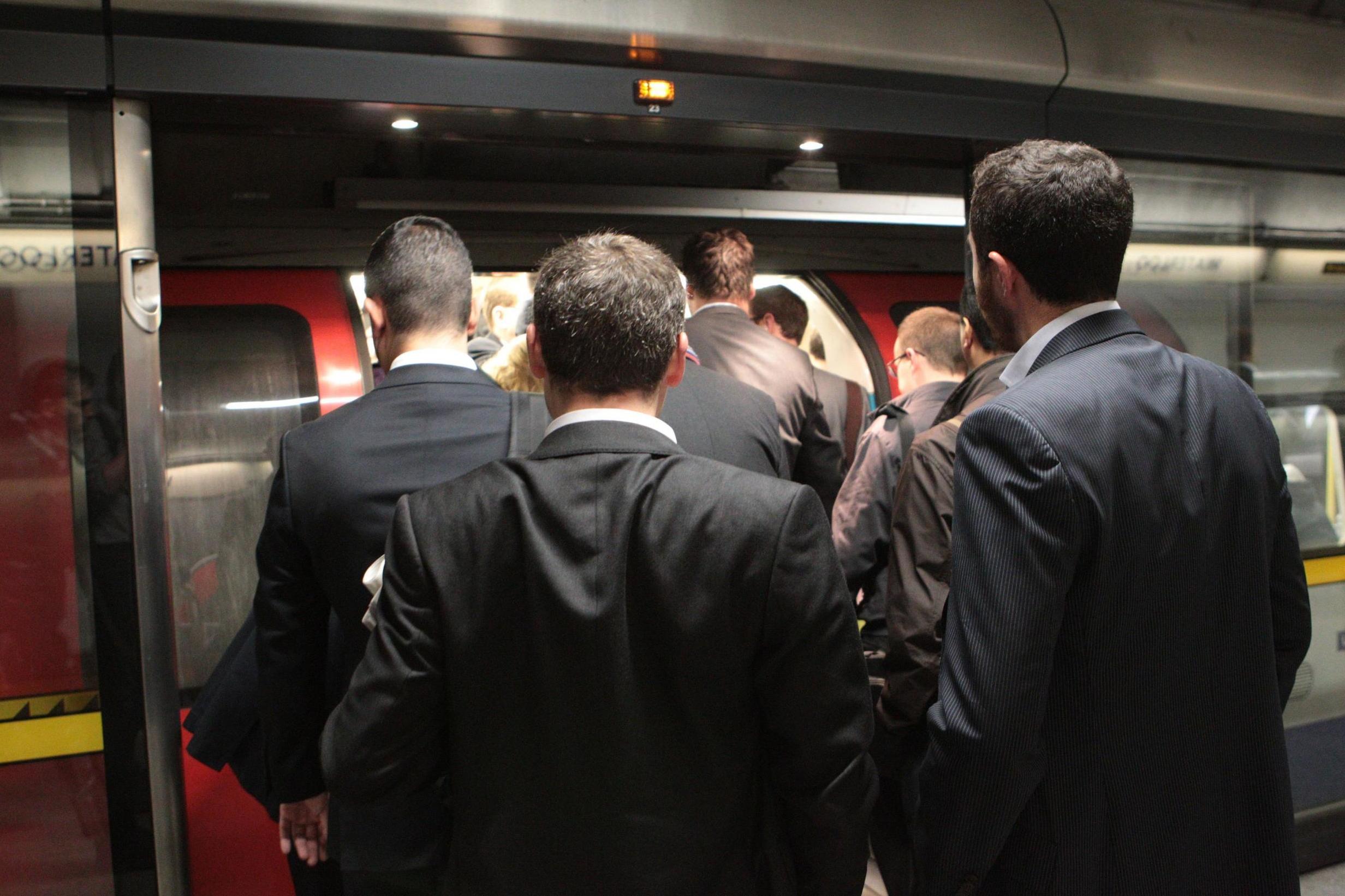 Probe after Jubilee line train left station with 11 doors open