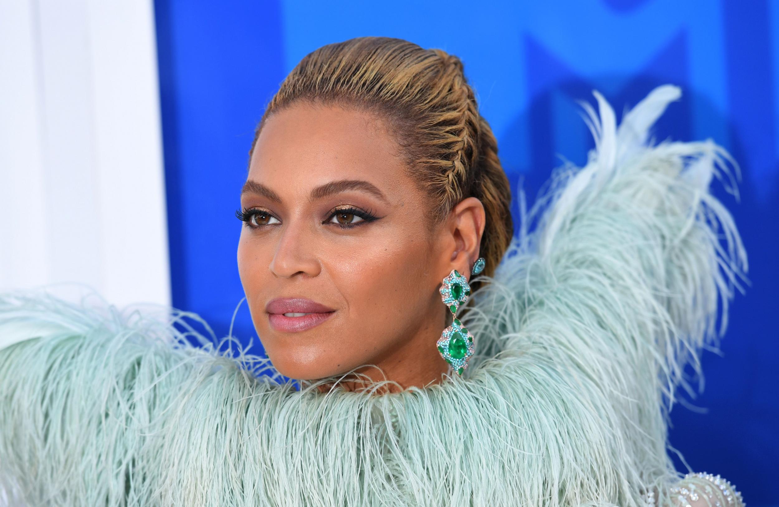 Anna Wintour gives Beyoncé full control of her American Vogue cover 