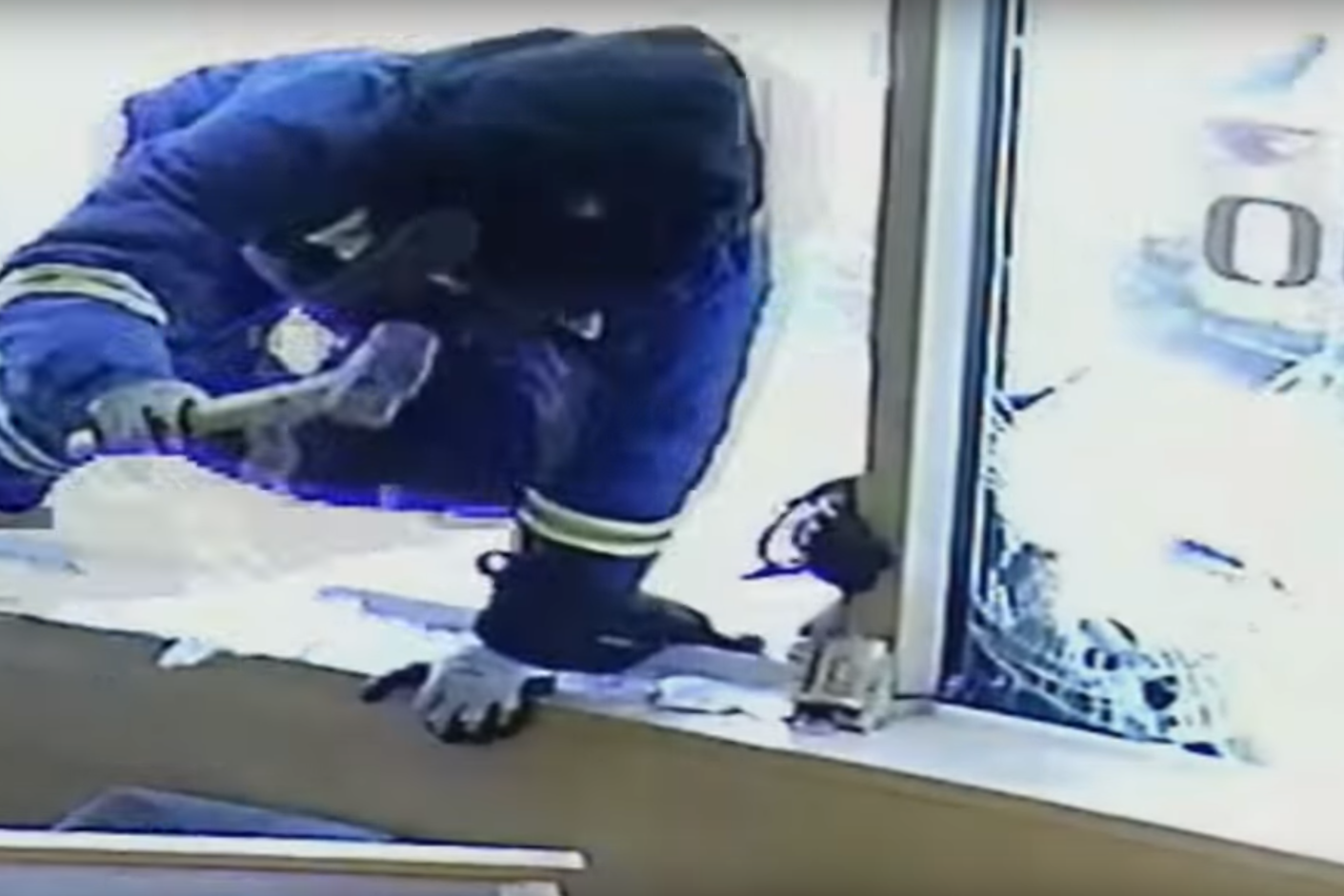 Moment jewellery store employees use swords to fend off robbers
