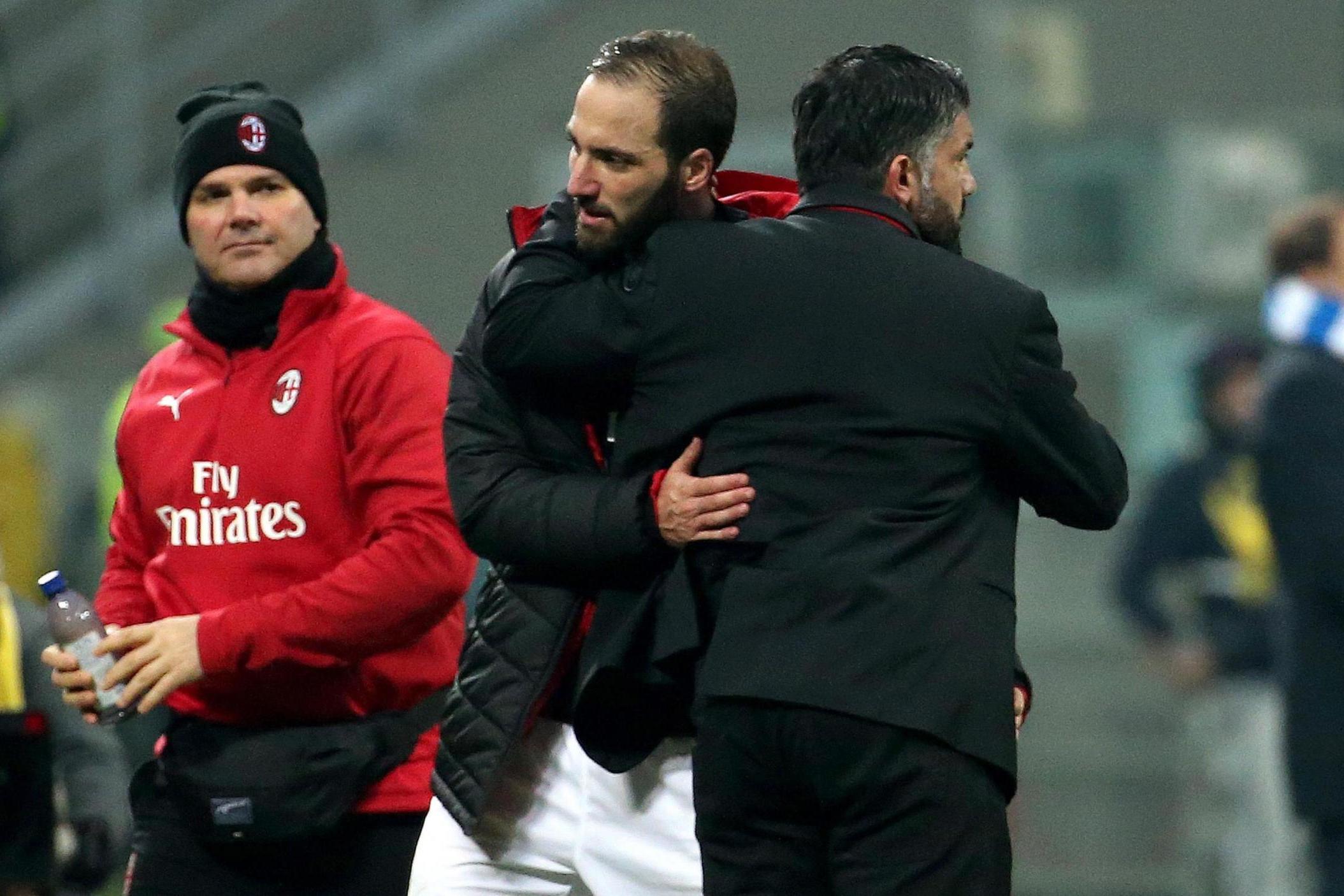 Chelsea target Higuain left out of AC Milan squad