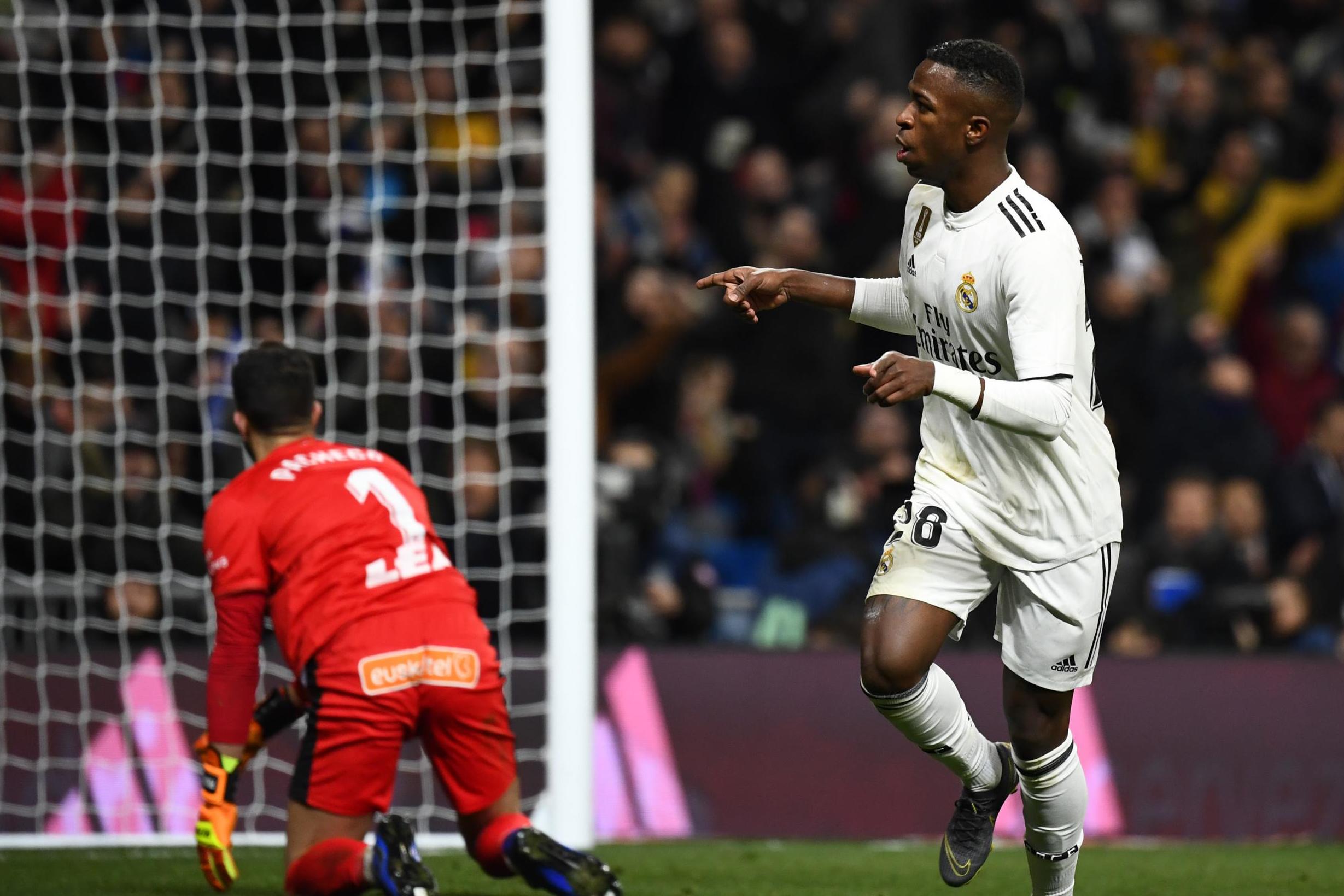 Vinicius and Benzema warm Real Madrid up for Barcelona