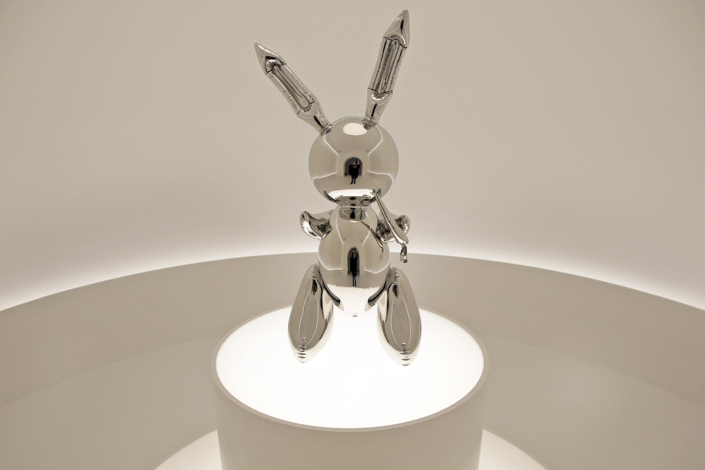 Jeff Koons' £70.9m 'Rabbit' sculpture sets auction record