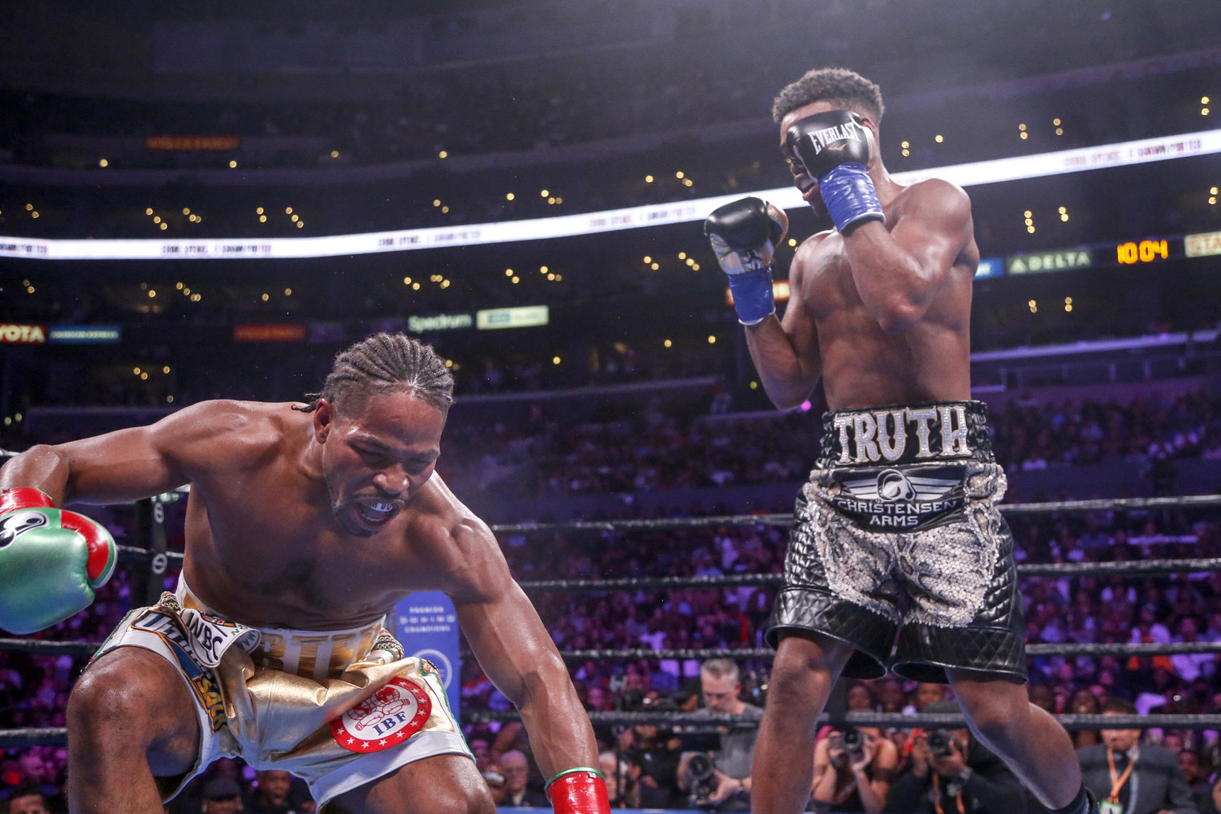 Spence edges out Porter to become unified IBF and WBC champion
