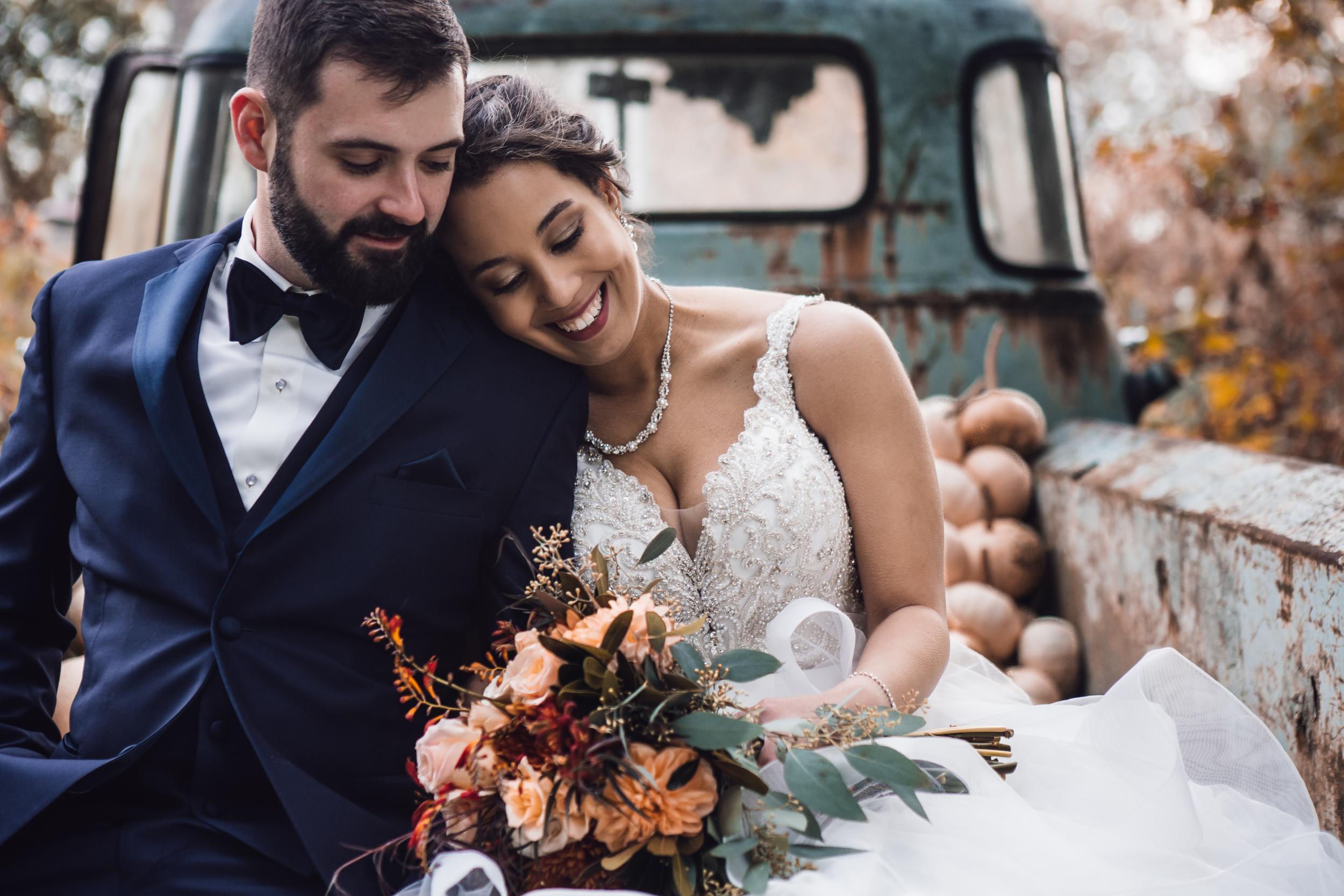 Black Friday deals for weddings: bridal accessories and gifts 