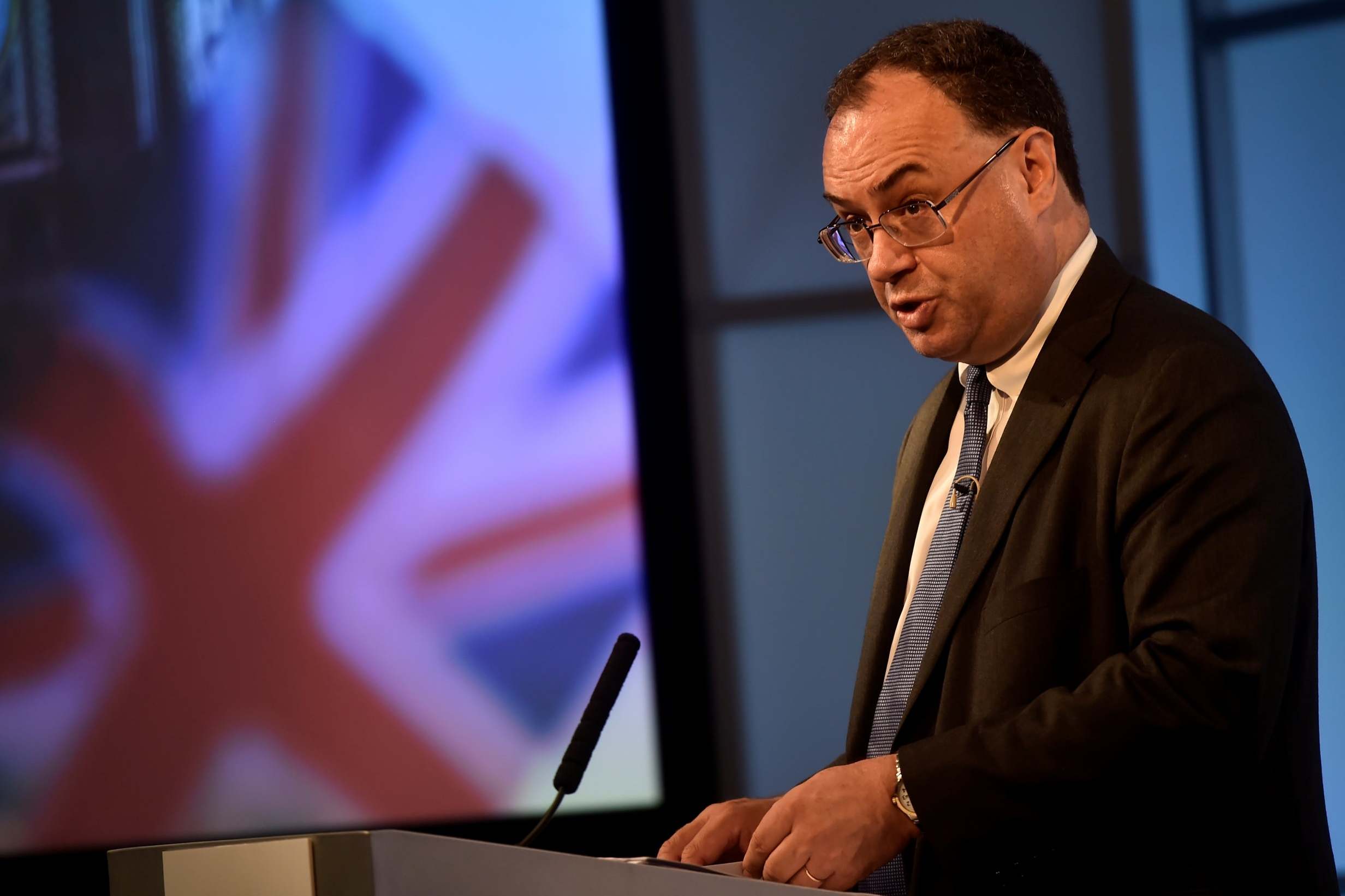 FTSE 100 falls slightly as traders wait nervously on Brexit talks