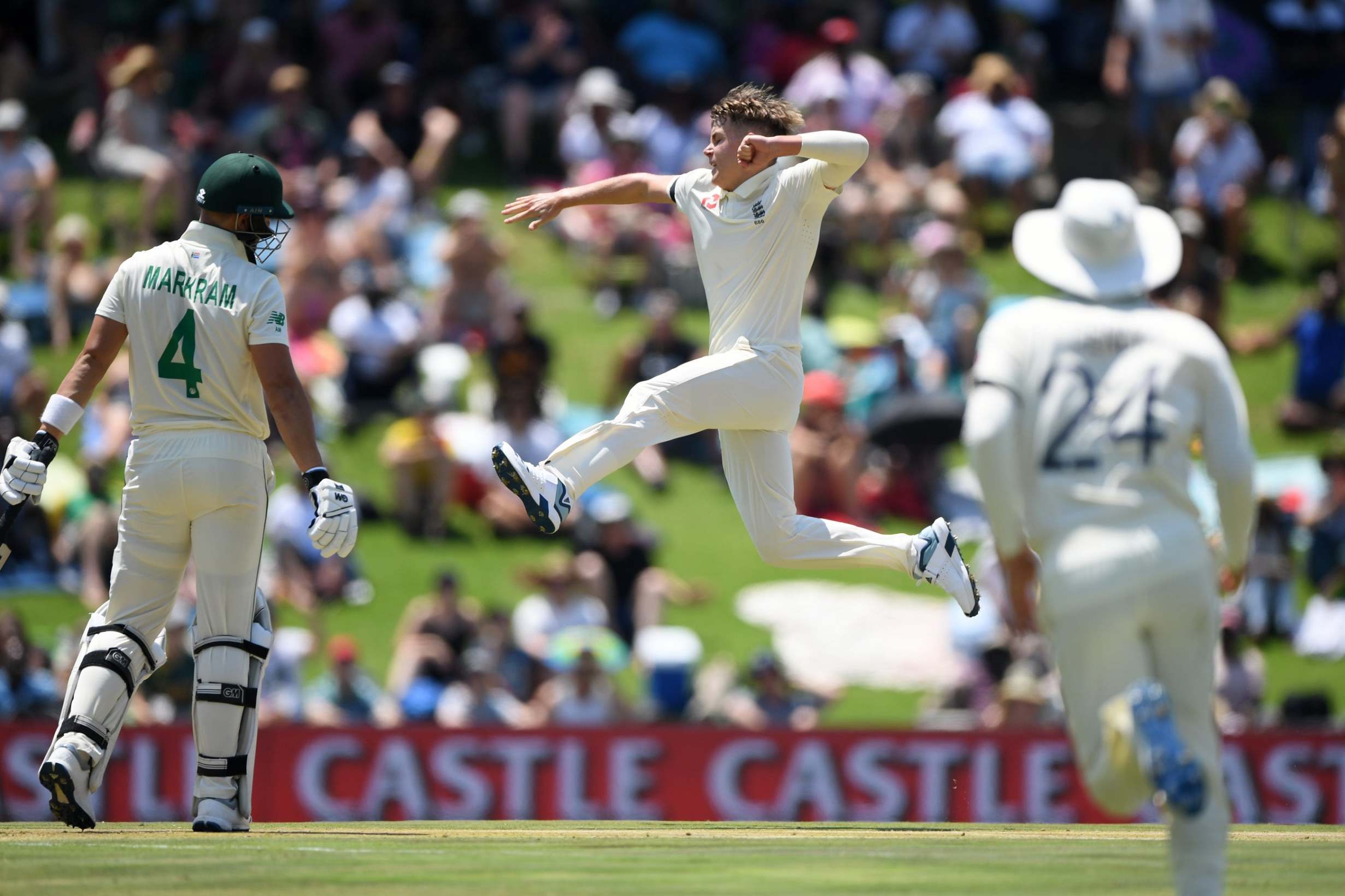 Curran takes four wickets as De Kock innings frustrates England