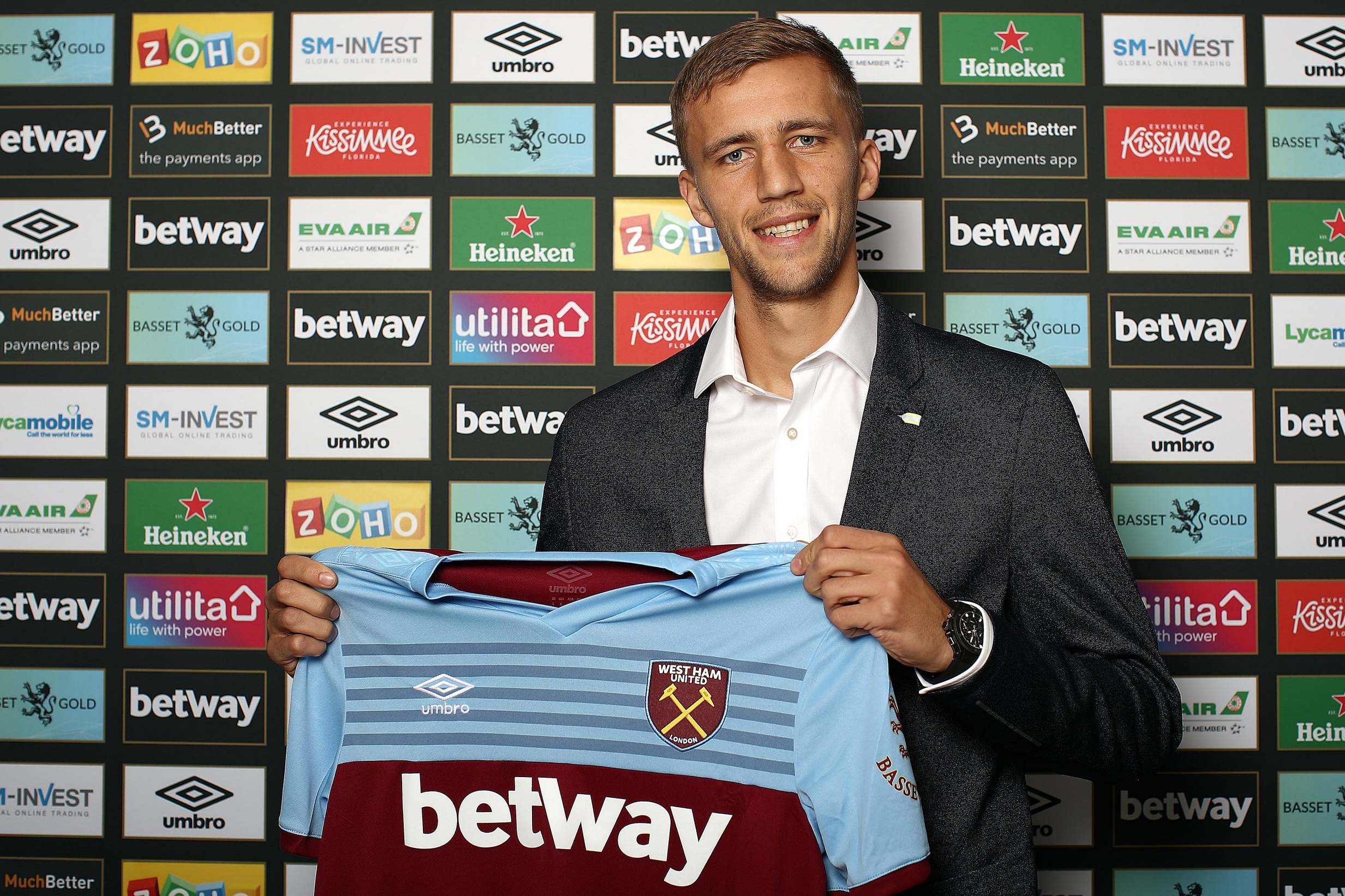 West Ham confirm loan signing of Tomas Soucek