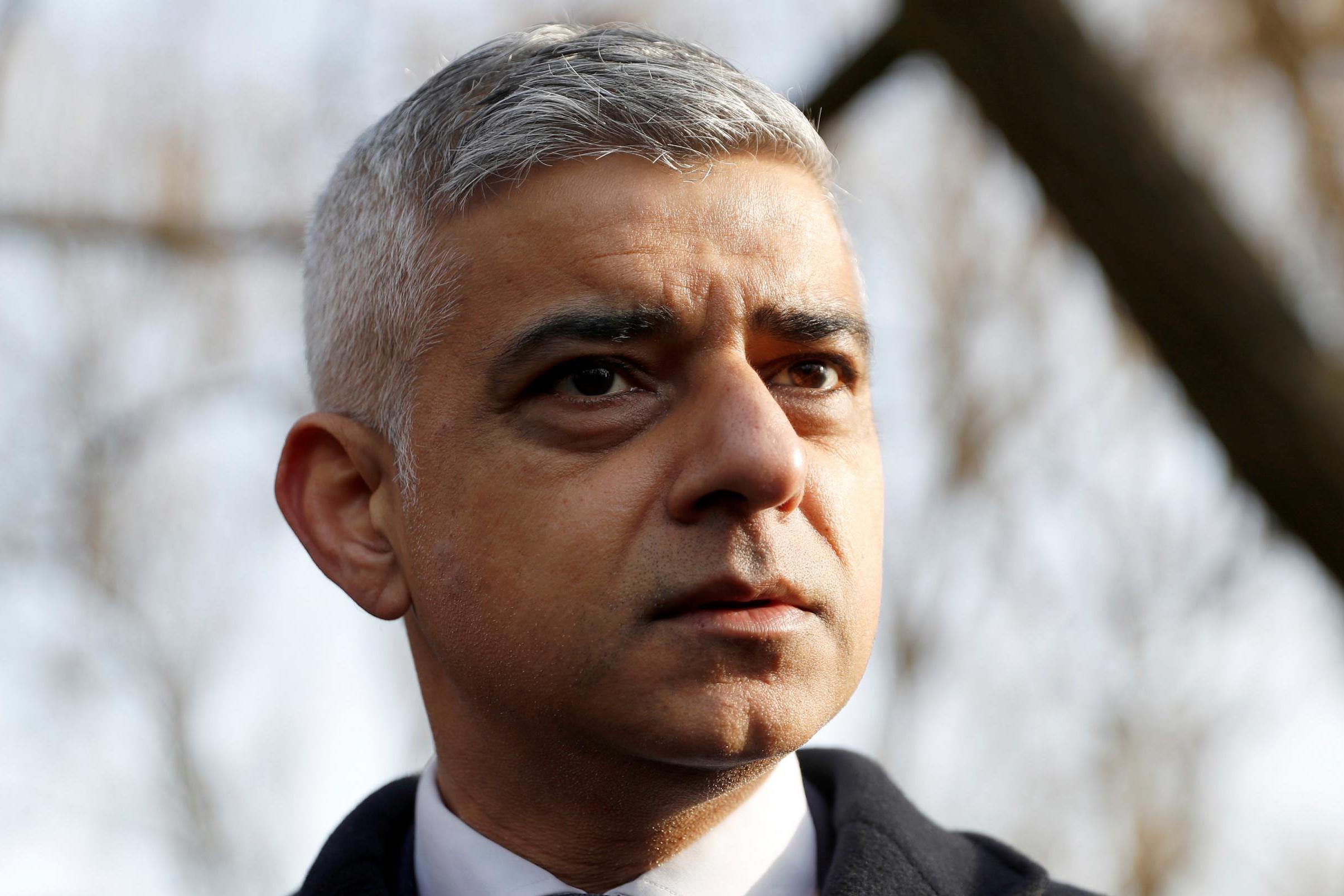 Mayor: Primary schools should go water-only to help fight obesity