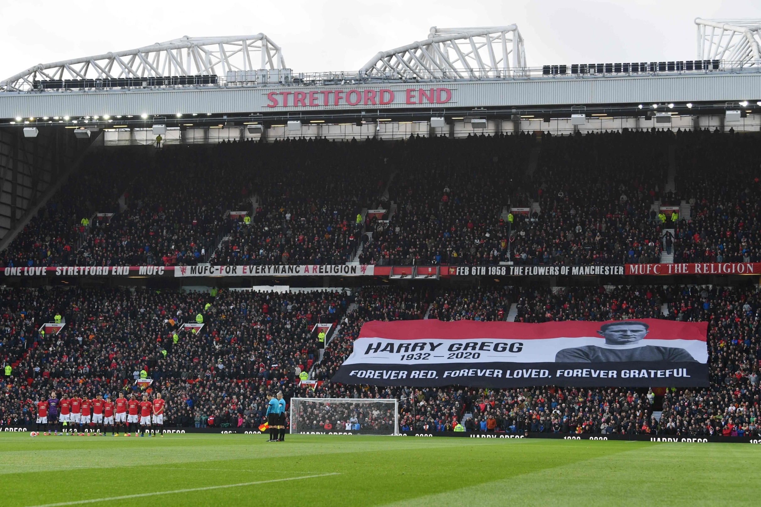 Manchester United form committee on how to honour club legends