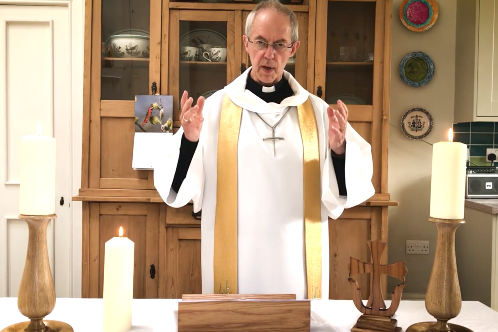 Archbishop of Canterbury holds Easter service from his kitchen