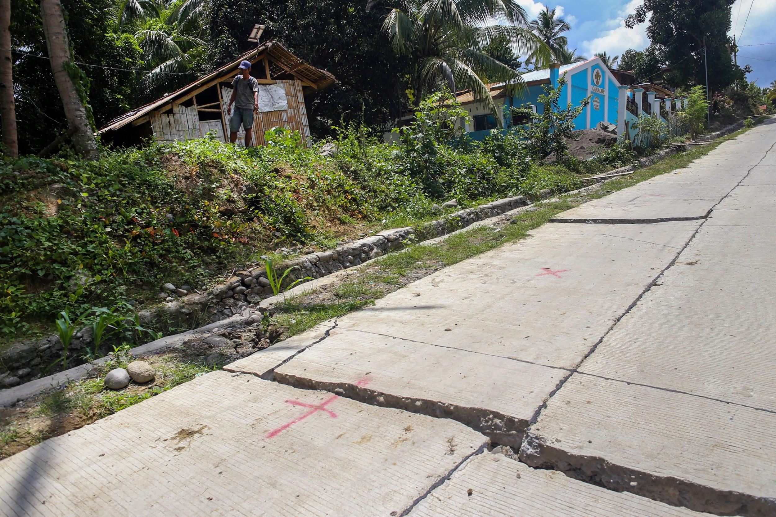 Tsunami warning for Philippines after 7.5 magnitude quake strikes 