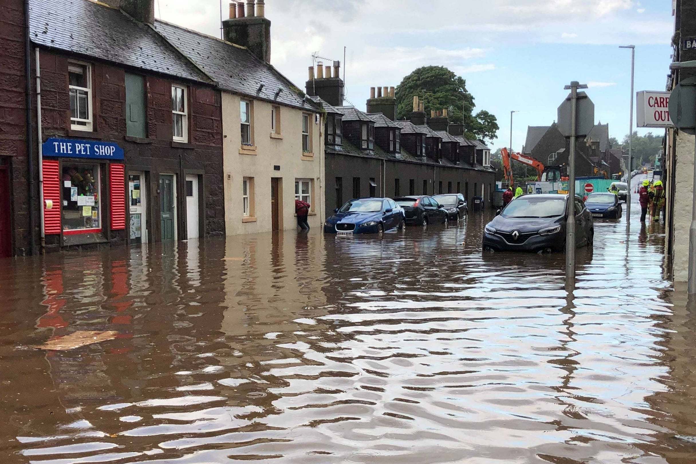 Severe thunderstorms to lash UK after record run of 34C highs