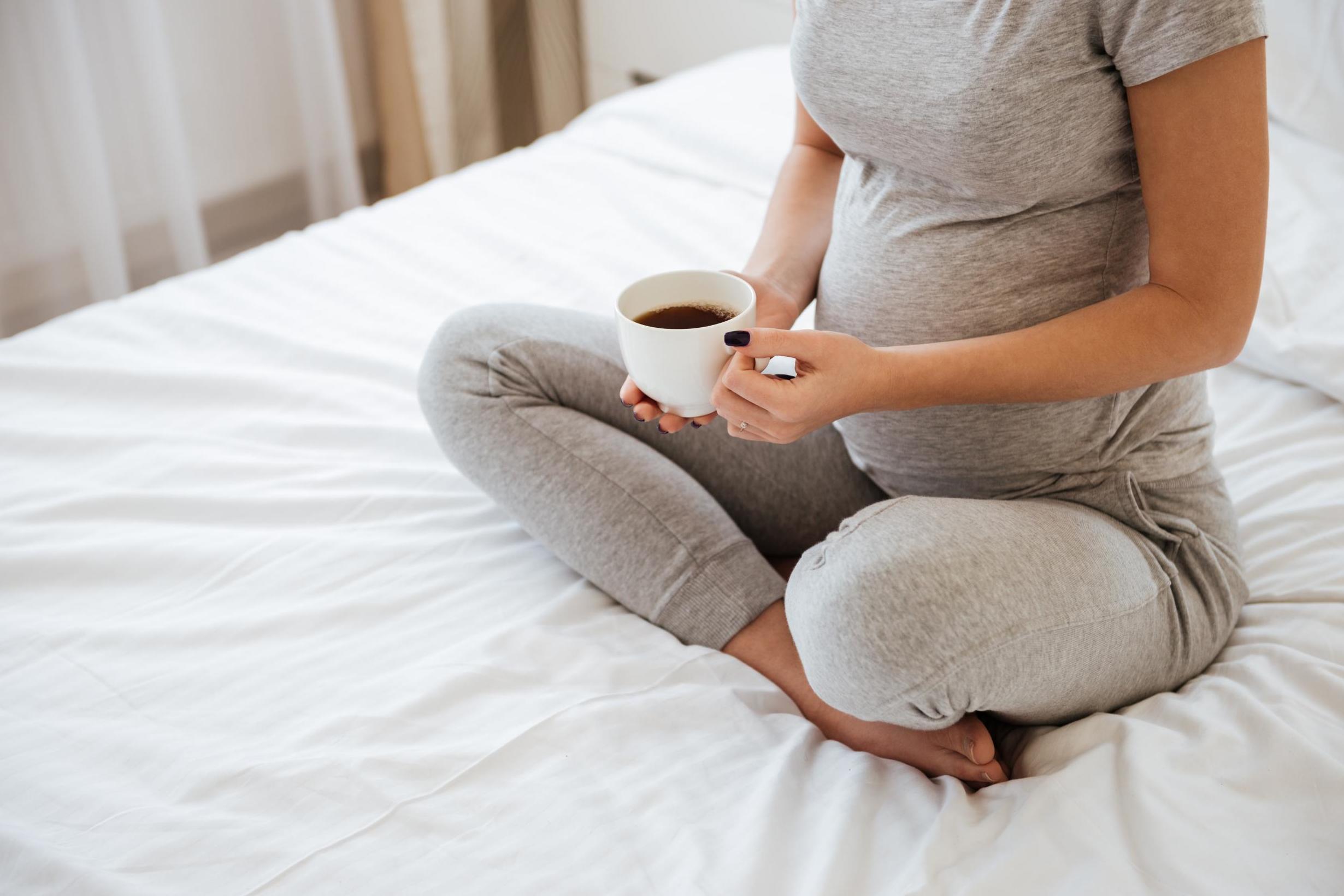 Women should avoid drinking tea and coffee during pregnancy - study